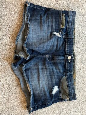 Frayed Hem Distressed Denim Shorts With Camo Designs - Dark Wash